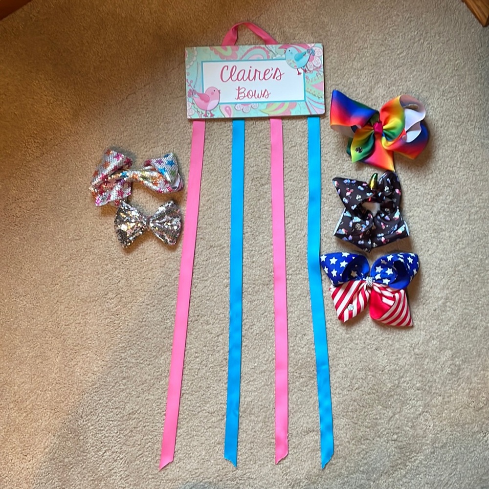 Bows (5) and Bow Holder